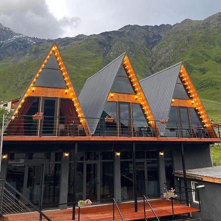Pyramid Kazbegi Hotel ภายนอก รูปภาพ