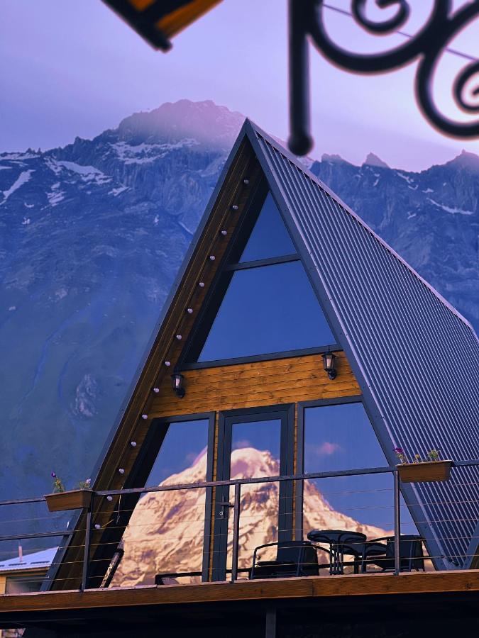Pyramid Kazbegi Hotel ภายนอก รูปภาพ