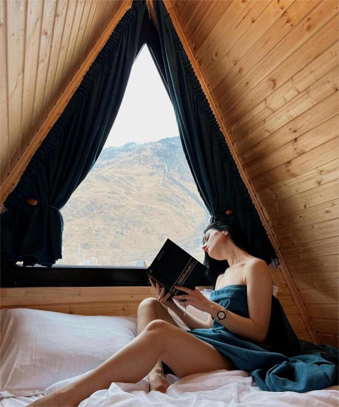 Pyramid Kazbegi Hotel ภายนอก รูปภาพ
