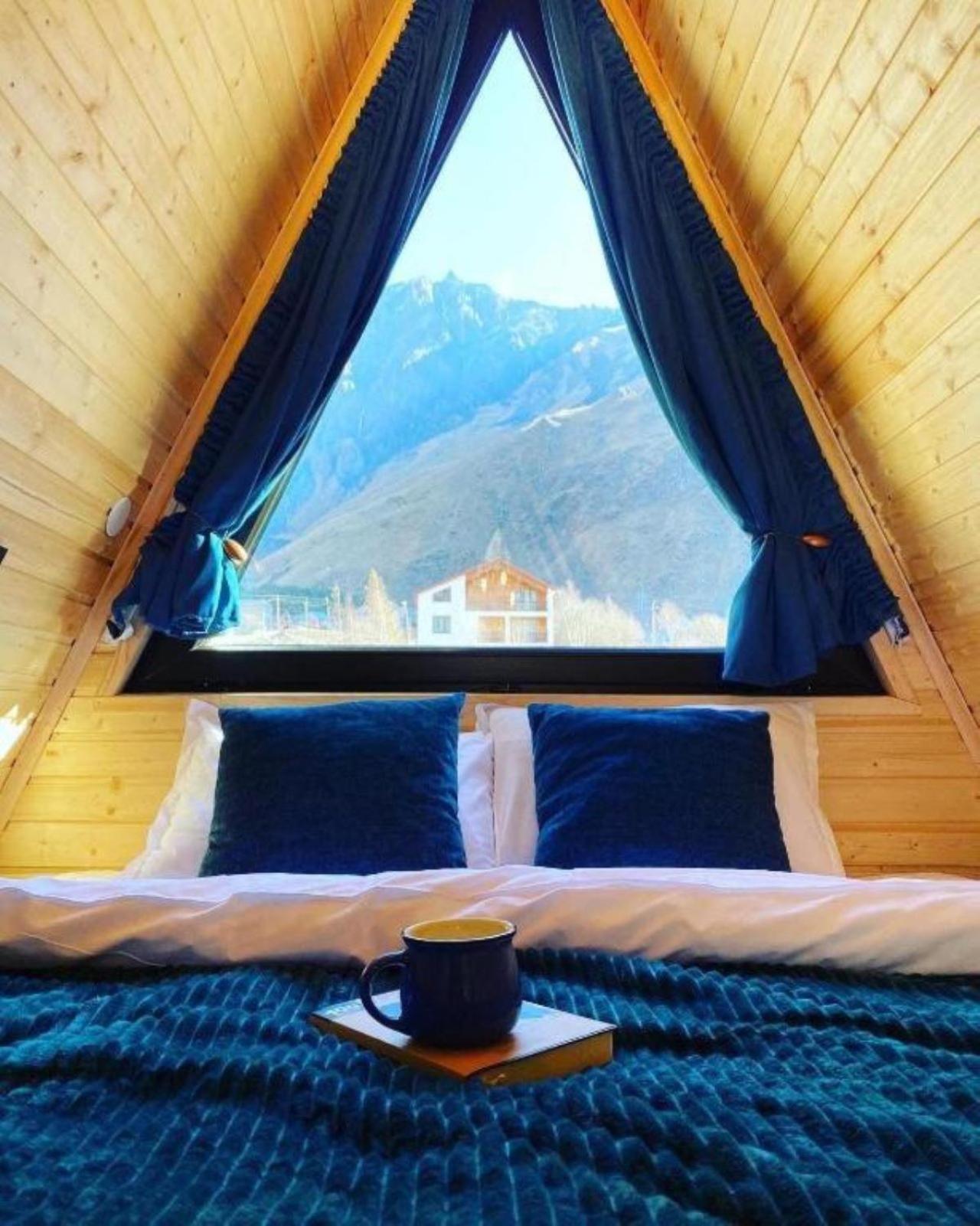 Pyramid Kazbegi Hotel ภายนอก รูปภาพ